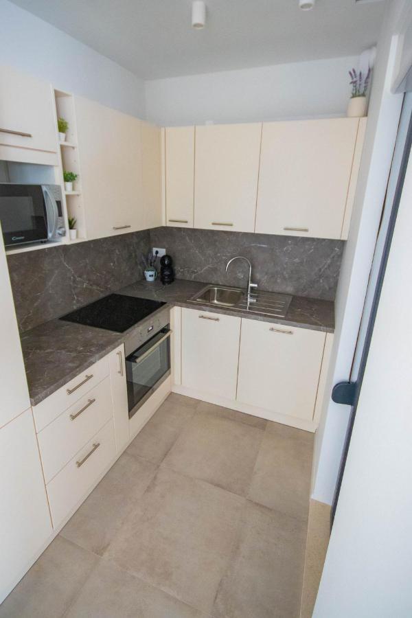 Kaštela Apartmani Le-Lu מראה חיצוני תמונה